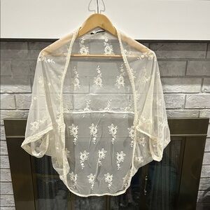 Elegant Cream Lace Kimono Jacket
